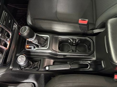 Used 2021 Jeep Gladiator Sport image 32