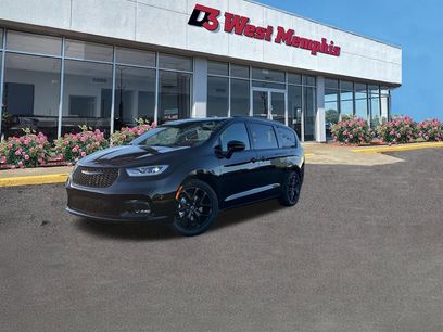 New 2026 Chrysler Pacifica Select w/ S Appearance Package