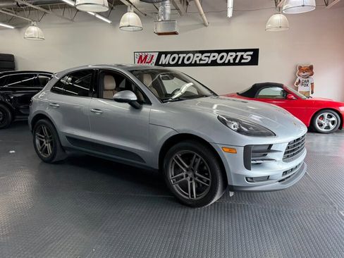 Used 2020 Porsche Macan AWD/4WD image 12