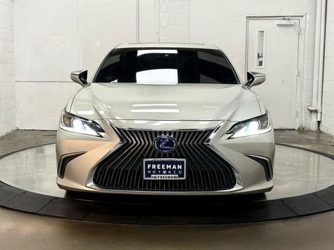 Used 2021 Lexus ES 300h w/ Accessory Package 2 FWD image 3