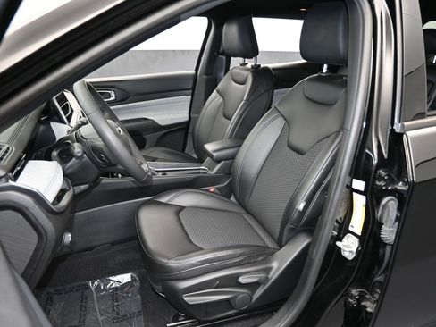 Used 2024 Jeep Compass Latitude image 29