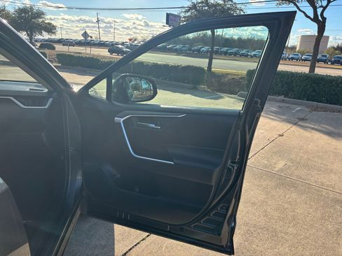Used 2019 Toyota RAV4 XLE w/ Convenience Package image 17