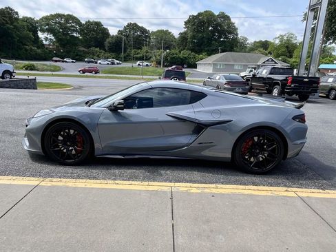Used 2025 Chevrolet Corvette Z06 RWD image 4