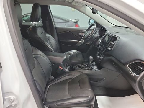 Used 2019 Jeep Cherokee Limited image 19