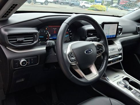 Used 2023 Ford Explorer XLT w/ Equipment Group 202A AWD/4WD image 18