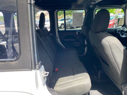 Used 2018 Jeep Wrangler Unlimited Sahara AWD/4WD image 32