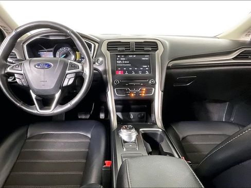 Used 2017 Ford Fusion SE w/ Equipment Group 201A image 13