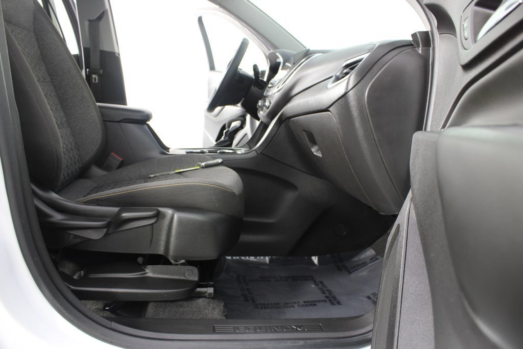 Used 2024 Chevrolet Equinox LT FWD image 21