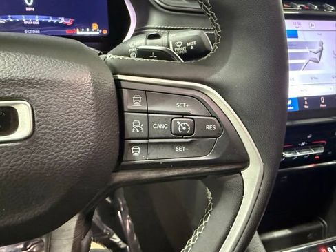 Used 2023 Jeep Grand Cherokee L Limited w/ Black Appearance Package AWD/4WD image 18