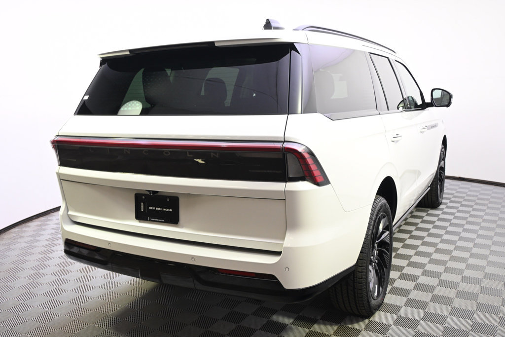 New 2026 Lincoln Navigator Reserve w/ Jet Appearance Package AWD/4WD image 6
