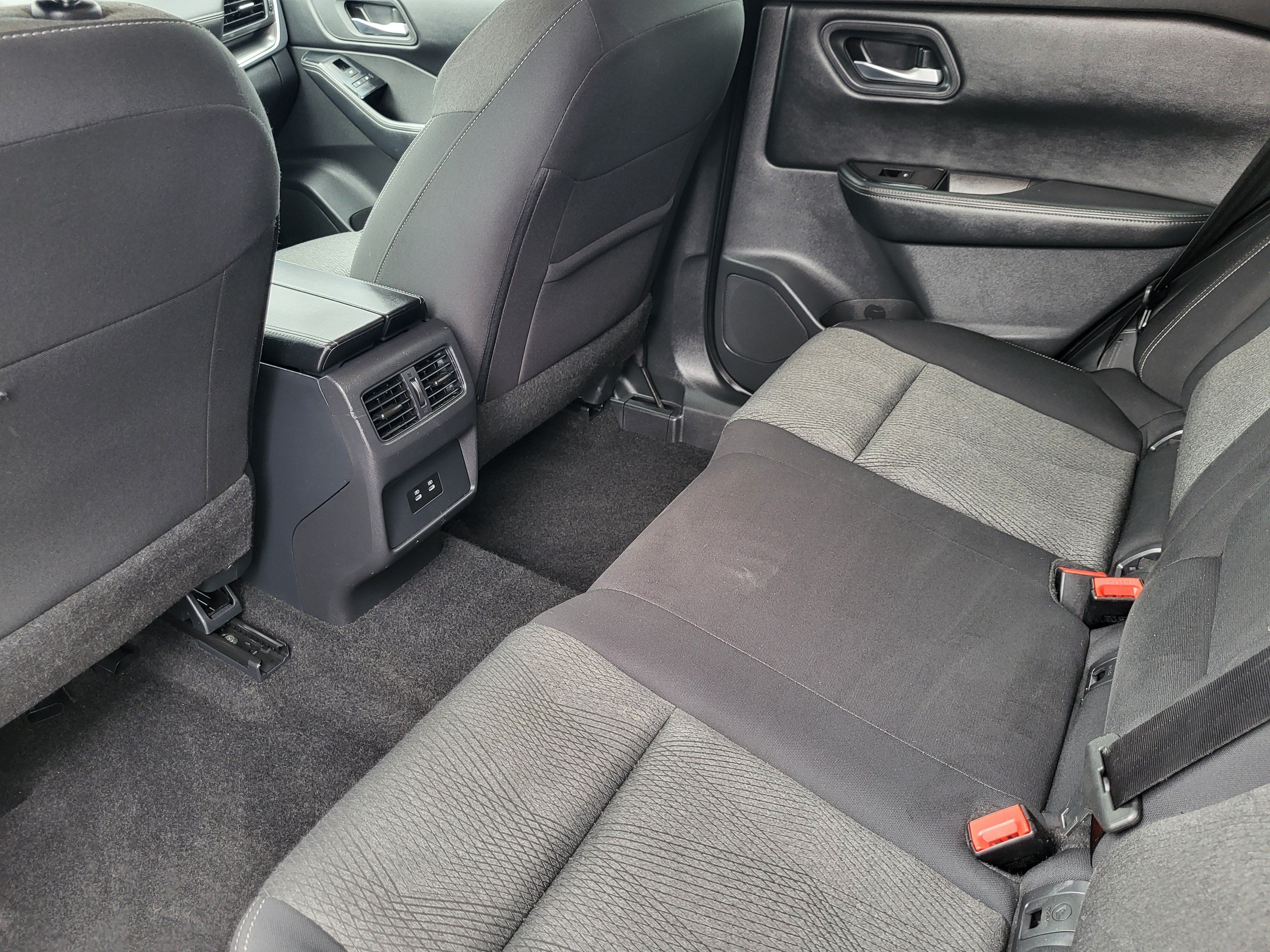 Certified 2024 Nissan Rogue SV FWD image 25