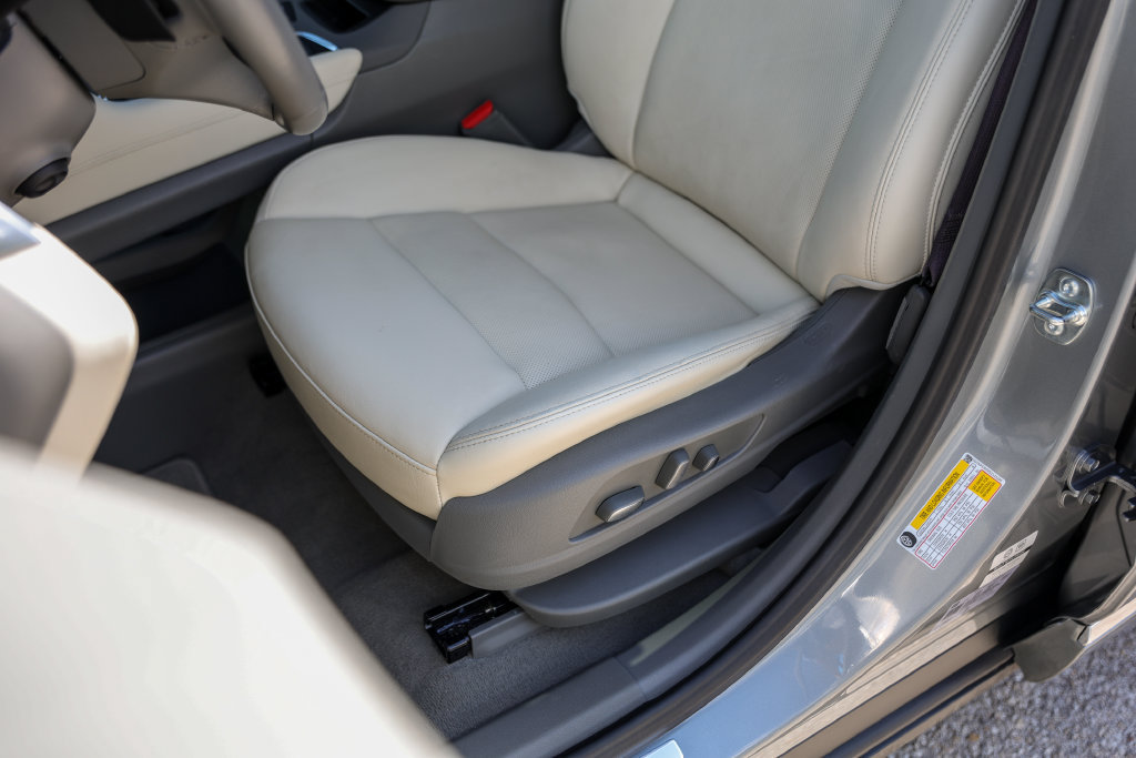 Used 2025 Cadillac XT6 Premium Luxury FWD image 8