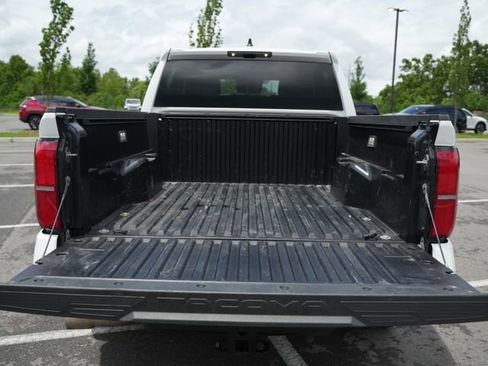 Used 2024 Toyota Tacoma TRD Sport RWD image 17