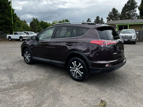 Used 2017 Toyota RAV4 LE w/ Preferred Accessory Package AWD/4WD image 5