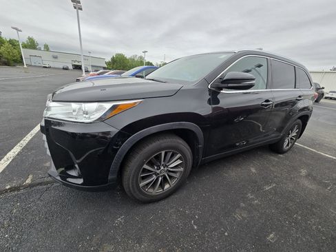 Used 2019 Toyota Highlander XLE AWD/4WD image 4