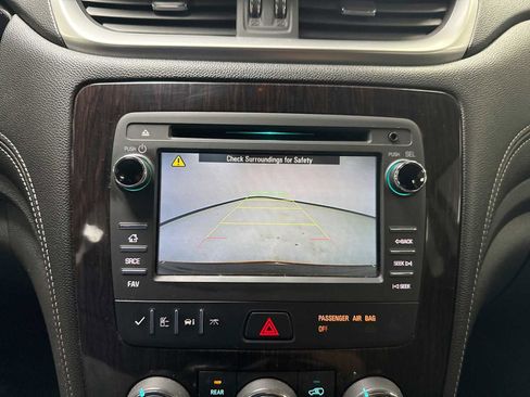 Used 2017 Chevrolet Traverse LT w/ Style and Technology Package image 28