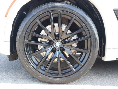 Used 2021 BMW X5 sDrive40i w/ M Sport Package RWD image 11