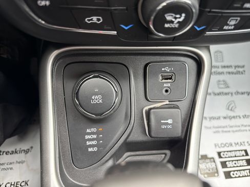 Used 2021 Jeep Compass Latitude AWD/4WD image 18