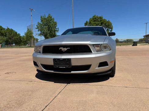 Used 2011 Ford Mustang Coupe RWD image 4