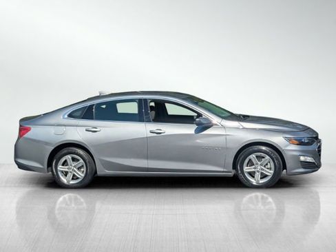 Used 2024 Chevrolet Malibu LT FWD image 2