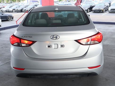 Used 2015 Hyundai Elantra SE FWD image 6