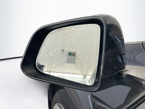 Used 2022 Tesla Model Y Long Range image 16