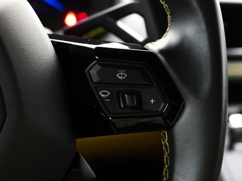 Used 2020 Lamborghini Huracan EVO RWD image 31