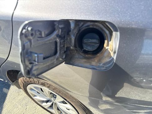 Used 2015 Toyota Camry LE FWD image 8