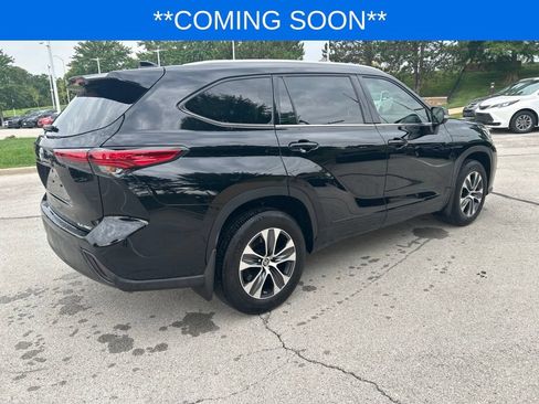 Used 2022 Toyota Highlander XLE AWD/4WD image 5