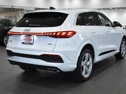 Used 2025 Audi Q5 Premium Plus w/ Premium Plus image 11
