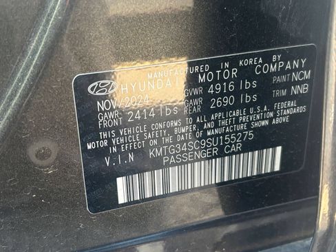 Used 2025 Genesis G70 2.5T AWD/4WD image 28