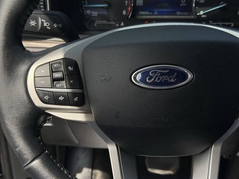 Used 2021 Ford Explorer Limited w/ Equipment Group 301A AWD/4WD image 16