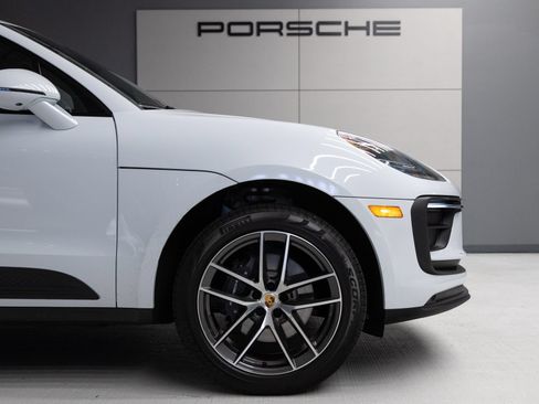 Certified 2026 Porsche Macan AWD/4WD image 11