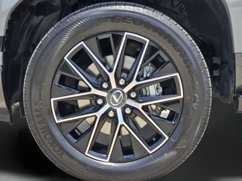 Used 2024 Lexus GX 550 w/ Cold Area Package AWD/4WD image 40