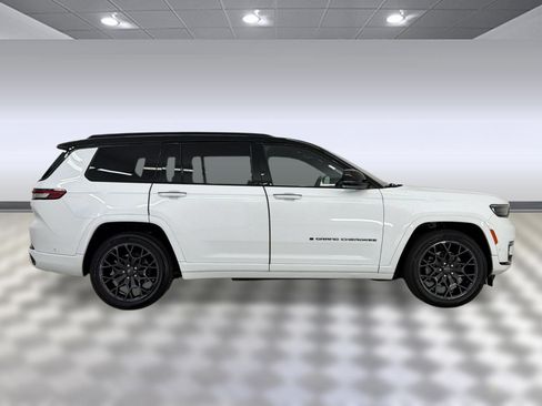 Used 2023 Jeep Grand Cherokee L Summit w/ Advanced Protech Group IV AWD/4WD image 8