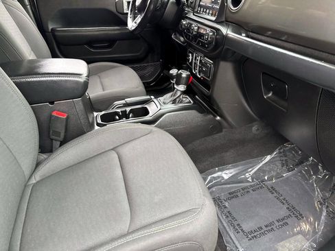 Used 2018 Jeep Wrangler Unlimited Sahara image 9