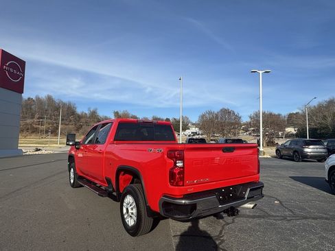 Used 2024 Chevrolet Silverado 2500 LT w/ Convenience Package image 5