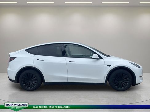 Used 2023 Tesla Model Y Long Range AWD/4WD image 2