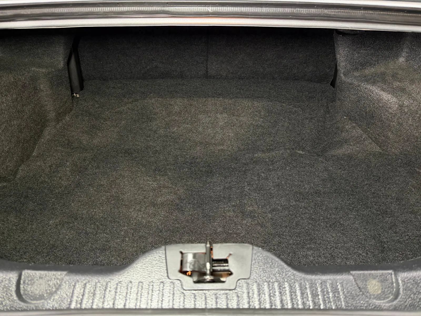 Used 2010 Ford Mustang GT RWD image 13