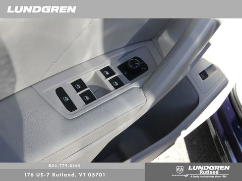 Used 2022 Volkswagen Tiguan SE image 13