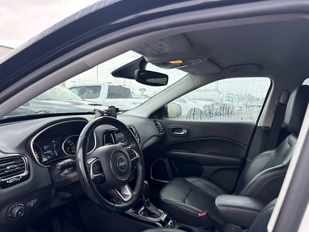 Used 2019 Jeep Compass Limited w/ Premium Lighting Group AWD/4WD image 10