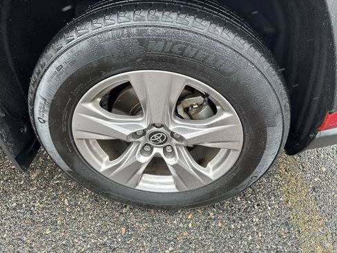 Used 2023 Toyota RAV4 XLE w/ Convenience Package image 10