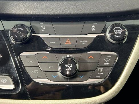 Used 2023 Chrysler Voyager LX FWD image 19