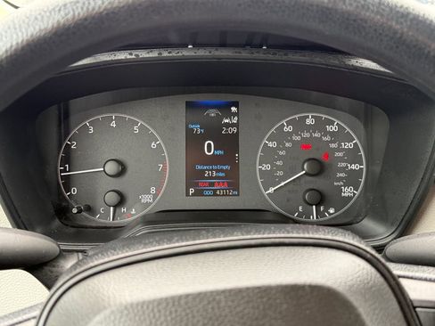 Used 2025 Toyota Corolla LE FWD image 31
