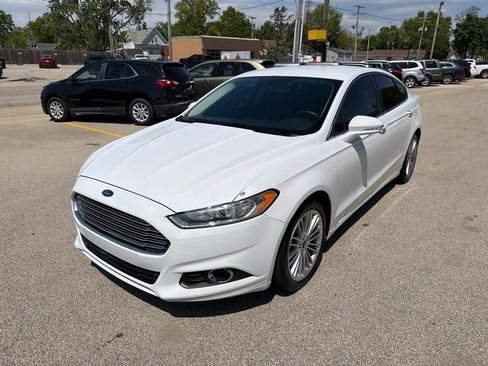 Used 2014 Ford Fusion SE w/ Equipment Group 202A FWD image 4