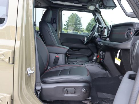 New 2025 Jeep Wrangler Unlimited Rubicon w/ Technology Group image 36