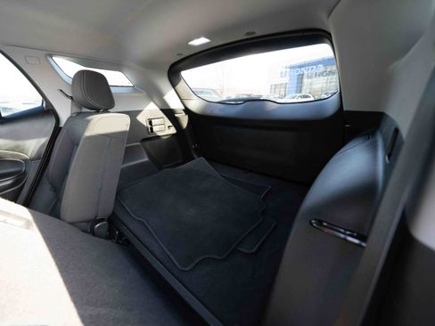 Used 2023 GMC Terrain SLE w/ Driver Convenience Package image 24