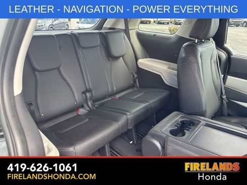 Used 2024 Kia Carnival EX FWD image 41