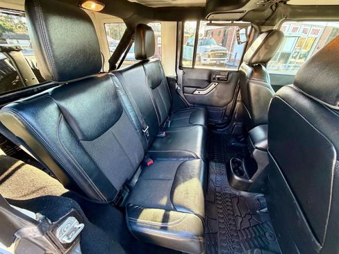 Used 2016 Jeep Wrangler Unlimited Sahara AWD/4WD image 10