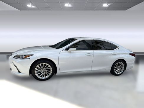 Used 2021 Lexus ES 300h w/ Accessory Package FWD image 2